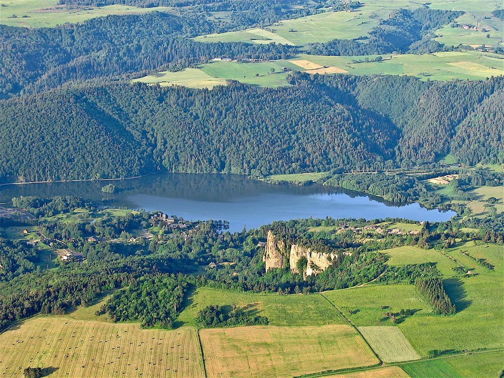 Les Chenets Villa Chambon-sur-Lac Exterior photo